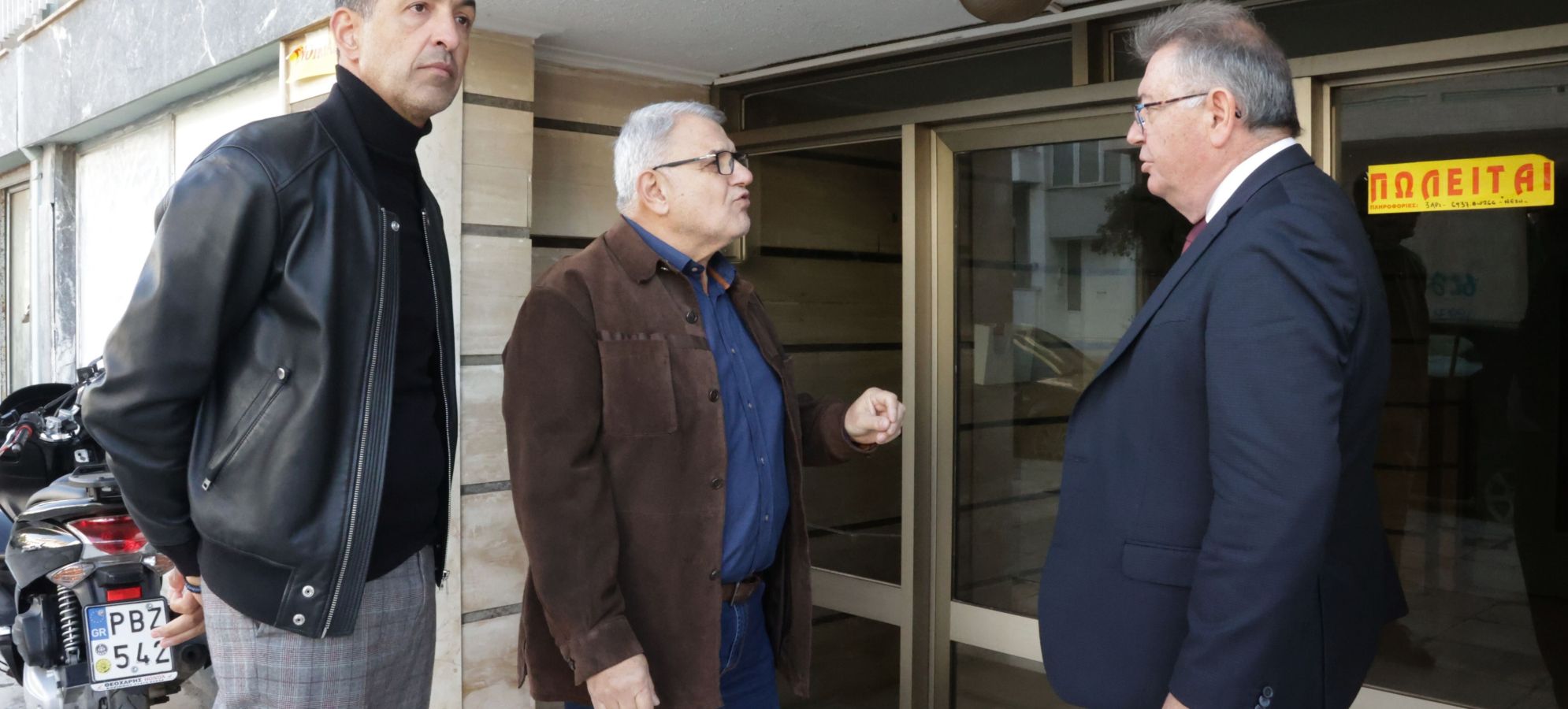 Επίσκεψη του Δημάρχου Κορινθίων Νίκου Σταυρέλη σε οικογένεια ωφελούμενη του προγράμματος «Στέγαση και Εργασία για τους Αστέγους ΙΙΙ»